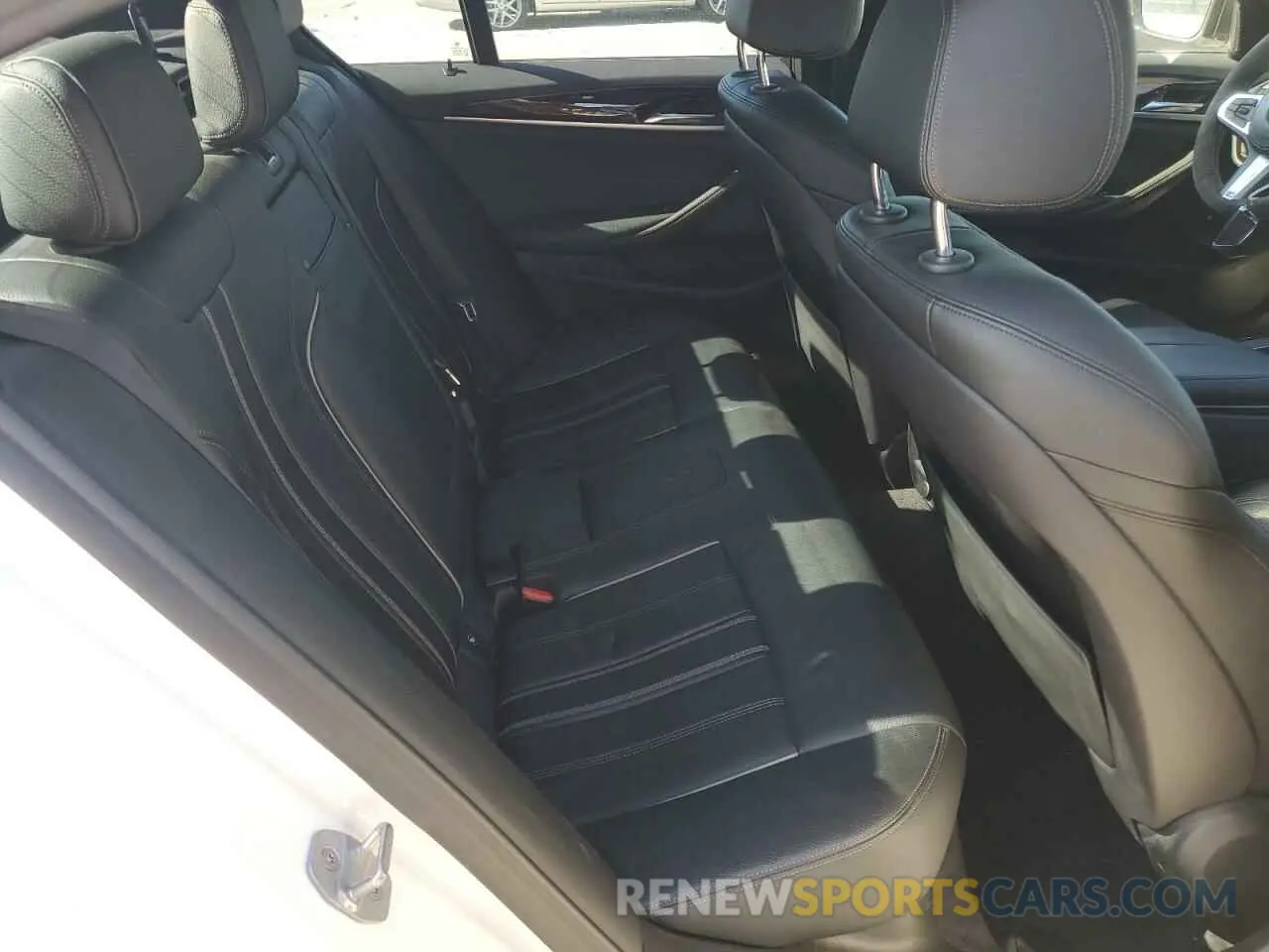 10 fotografías del automóvil dañado WBAJE5C59KWW08932 BMW 5 SERIES 2019