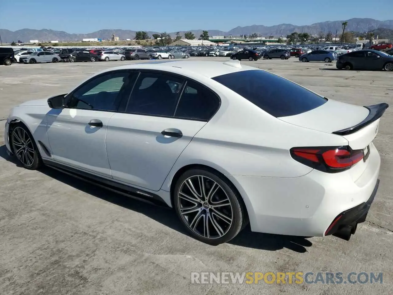 2 fotografías del automóvil dañado WBAJE5C59KWW08932 BMW 5 SERIES 2019