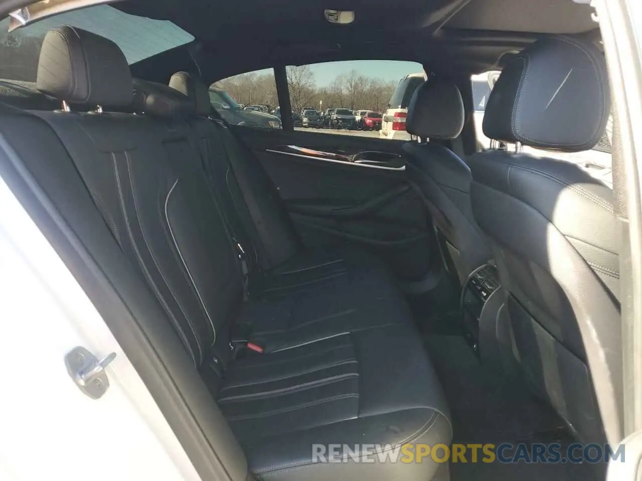 10 fotografías del automóvil dañado WBAJE5C5XKWA98674 BMW 5 SERIES 2019