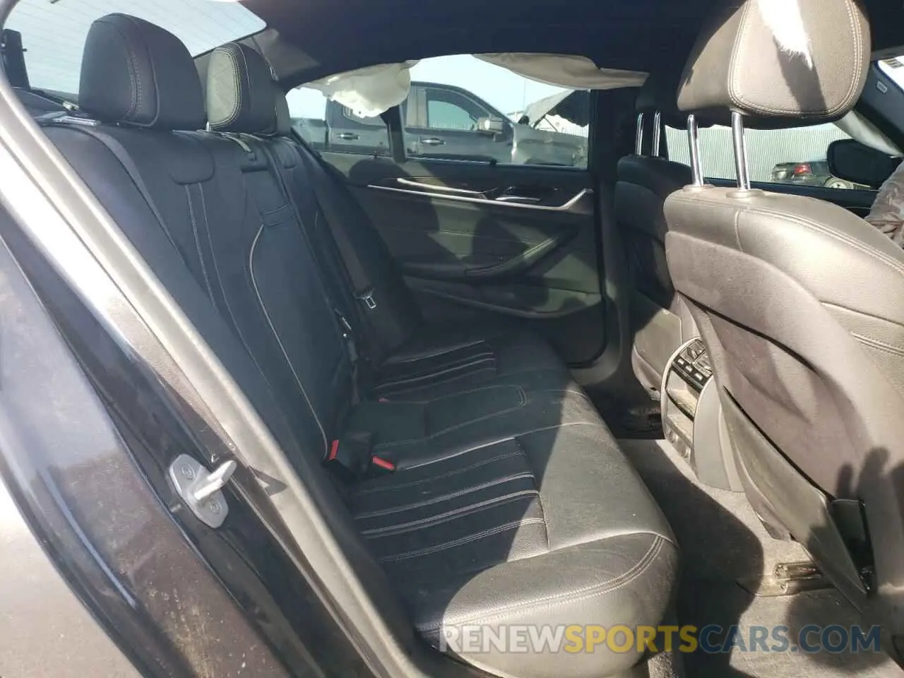 10 fotografías del automóvil dañado WBAJE5C5XKWW01214 BMW 5 SERIES 2019
