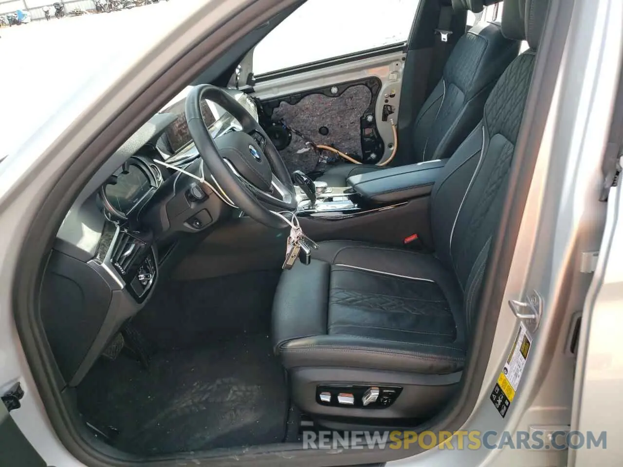 5 fotografías del automóvil dañado WBAJE7C51KWD55782 BMW 5 SERIES 2019