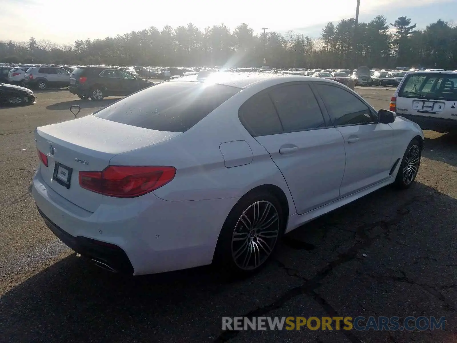 4 fotografías del automóvil dañado WBAJE7C52KWW16446 BMW 5 SERIES 2019