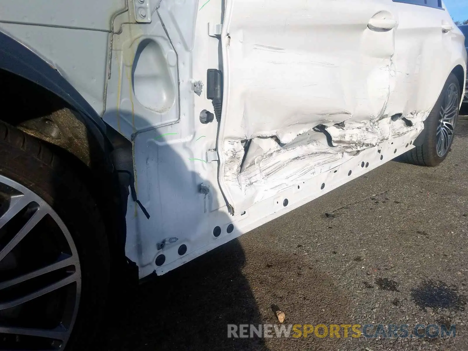 9 fotografías del automóvil dañado WBAJE7C52KWW16446 BMW 5 SERIES 2019