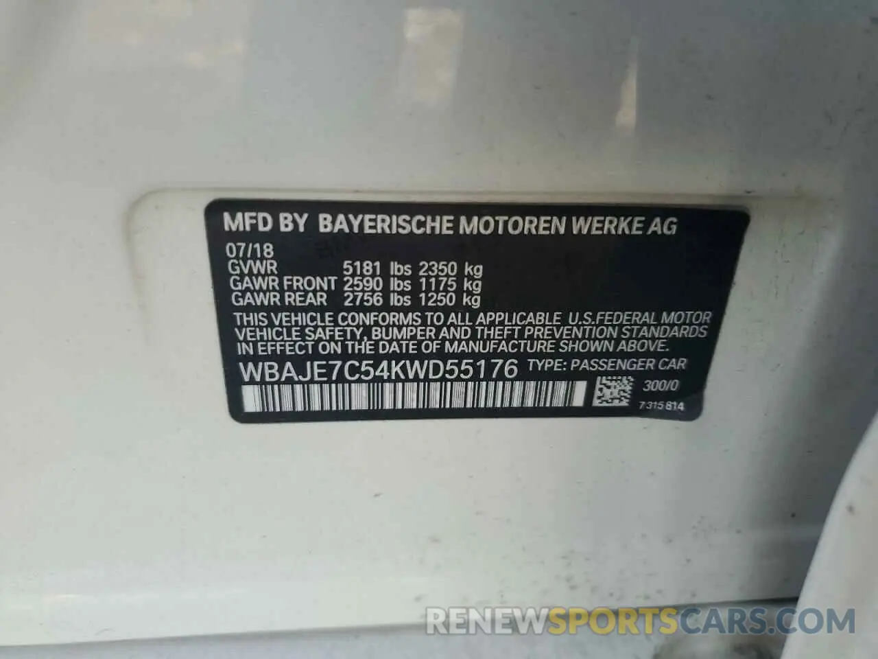 12 fotografías del automóvil dañado WBAJE7C54KWD55176 BMW 5 SERIES 2019