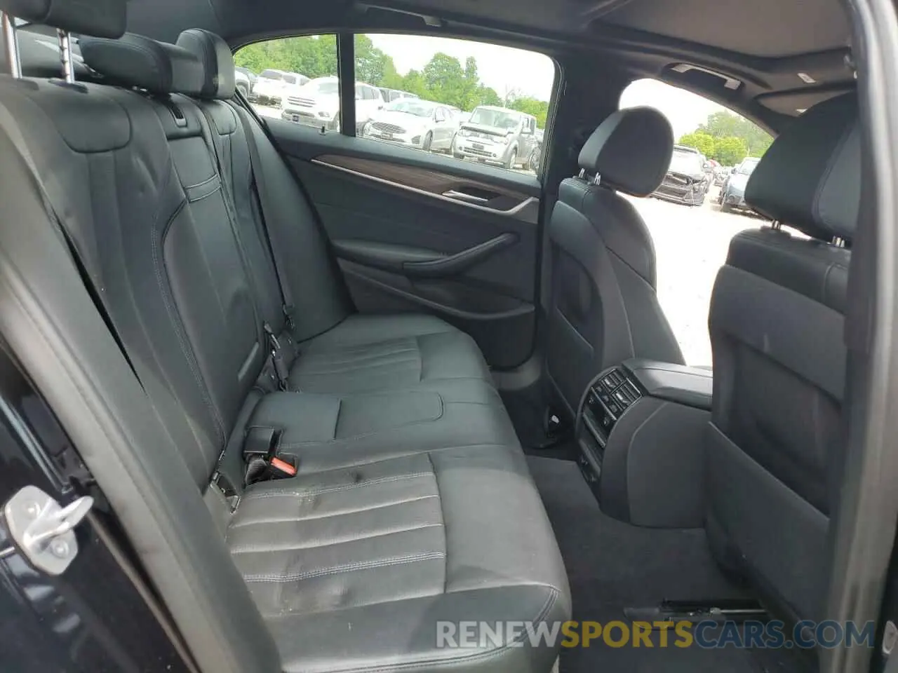 10 fotografías del automóvil dañado WBAJE7C55KWD55834 BMW 5 SERIES 2019