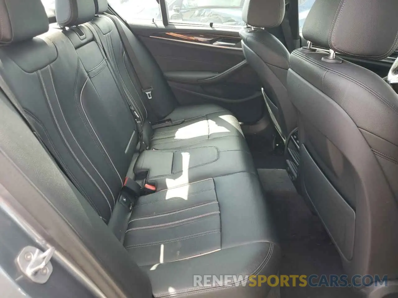 10 fotografías del automóvil dañado WBAJE7C57KWW10643 BMW 5 SERIES 2019