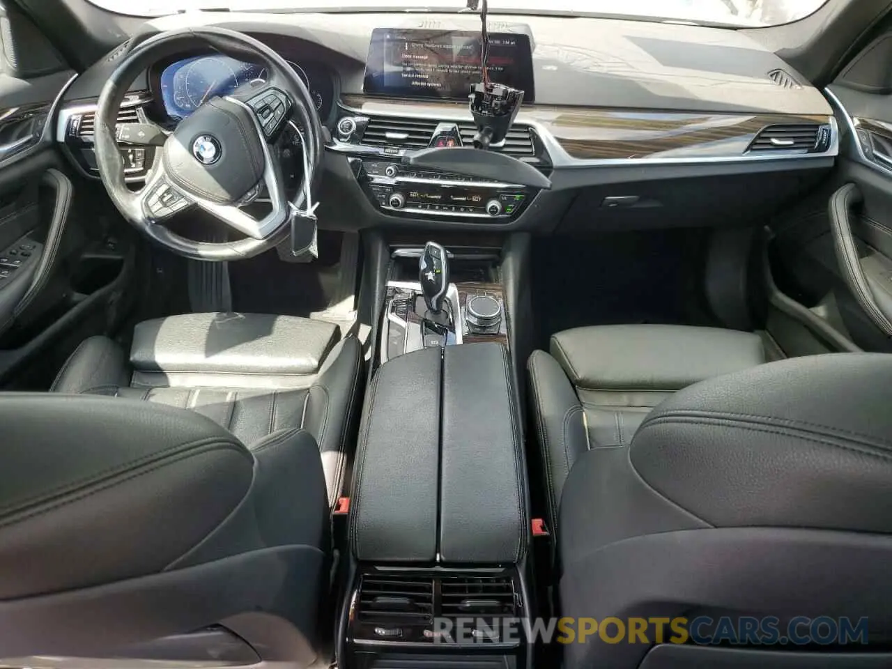 8 fotografías del automóvil dañado WBAJE7C57KWW10643 BMW 5 SERIES 2019