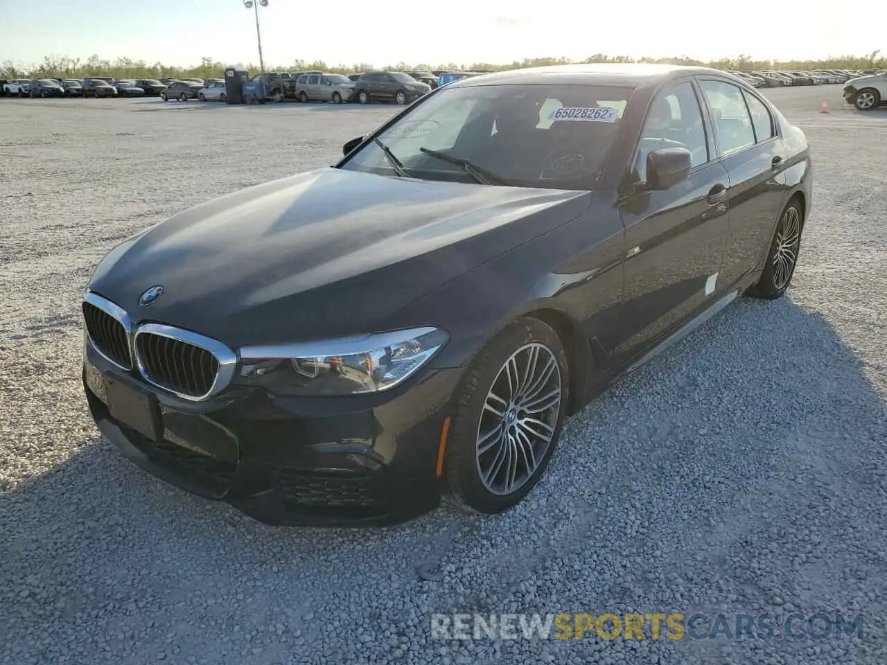 2 fotografías del automóvil dañado WBAJE7C59KWD53892 BMW 5 SERIES 2019