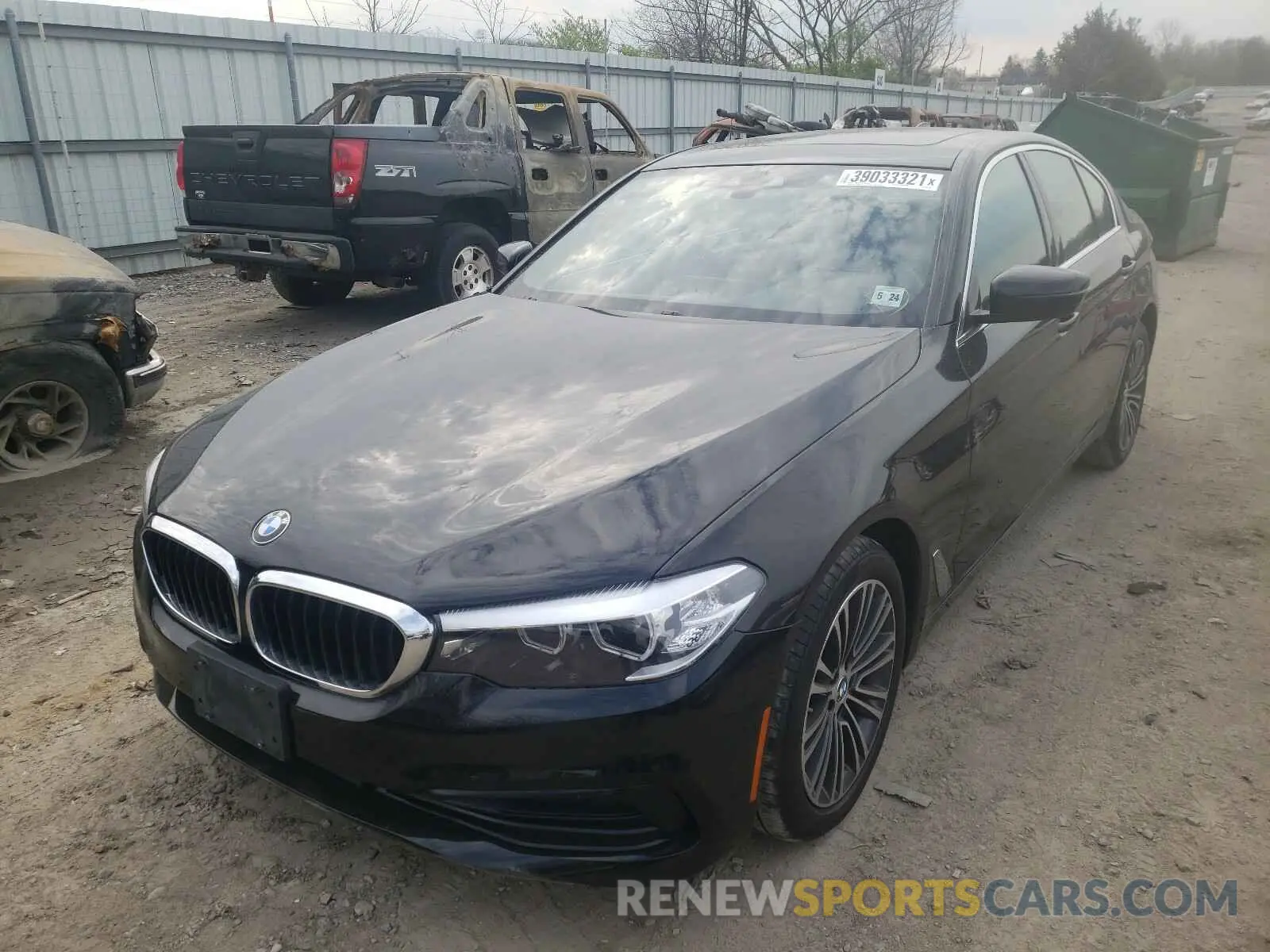 2 fotografías del automóvil dañado WBAJE7C59KWW17996 BMW 5 SERIES 2019