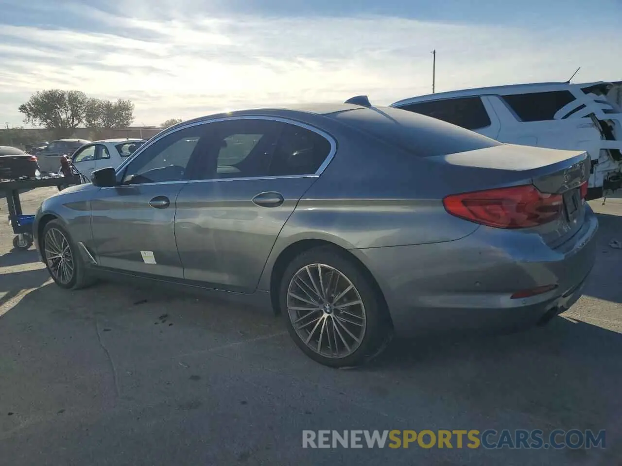 2 fotografías del automóvil dañado WBAJR3C01LCD15190 BMW 5 SERIES 2020
