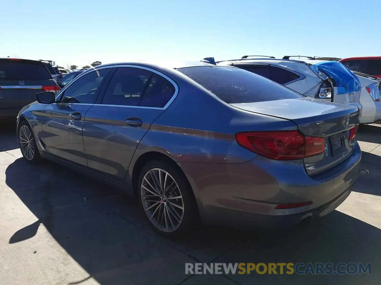 2 fotografías del automóvil dañado WBAJR3C01LWW68153 BMW 5 SERIES 2020