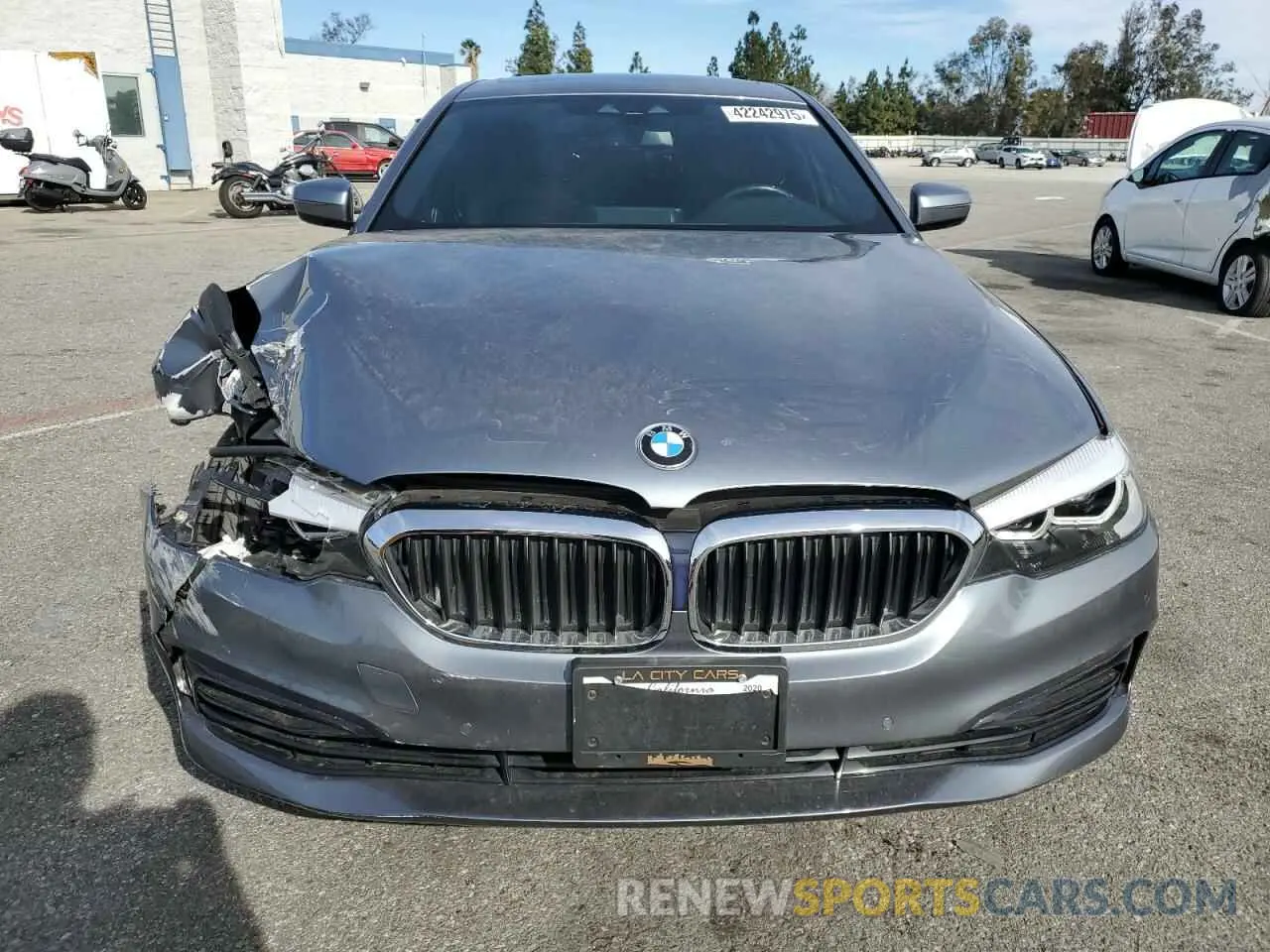 5 fotografías del automóvil dañado WBAJR3C02LWW69439 BMW 5 SERIES 2020
