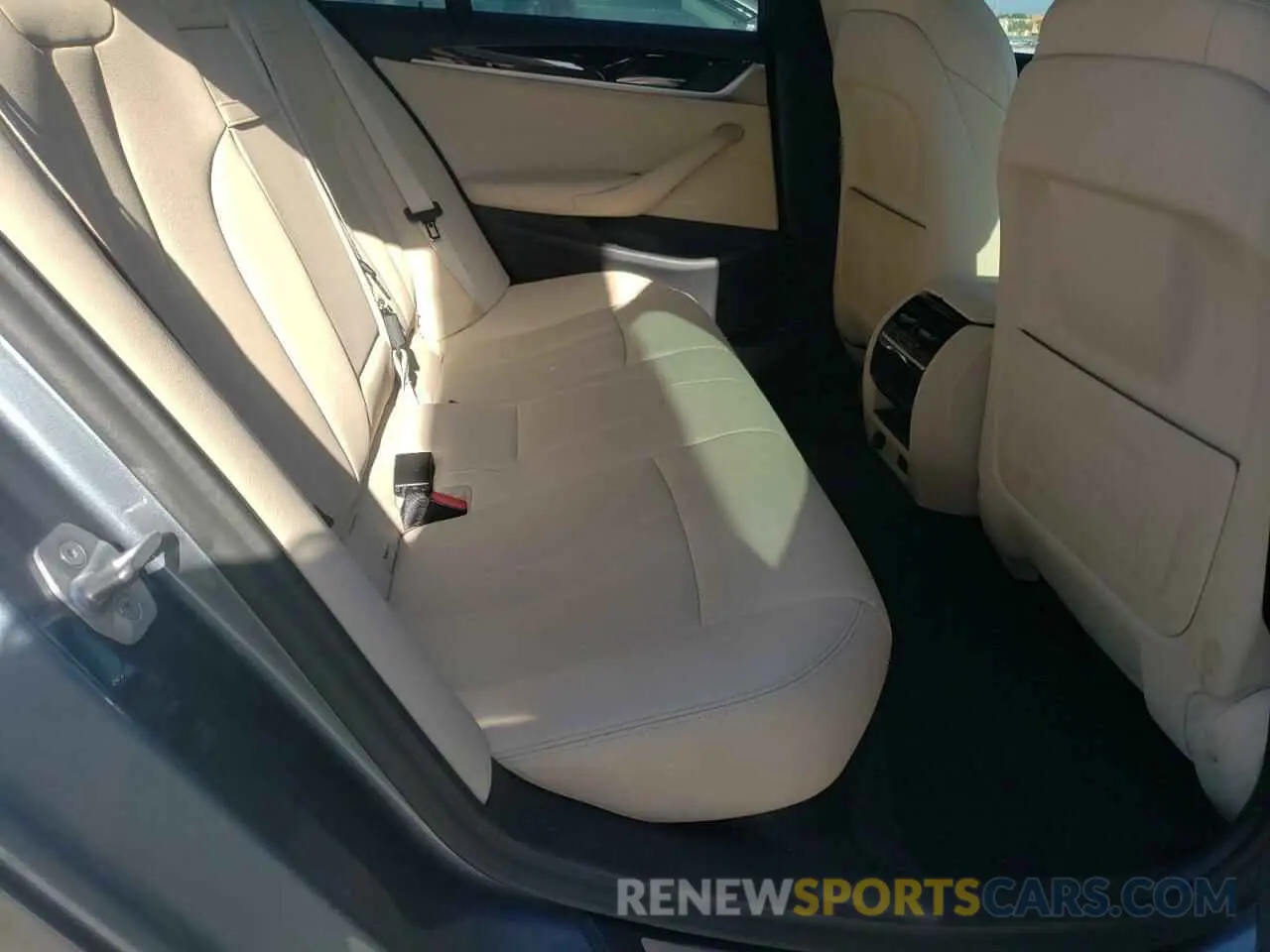 6 fotografías del automóvil dañado WBAJR3C03LWW80093 BMW 5 SERIES 2020