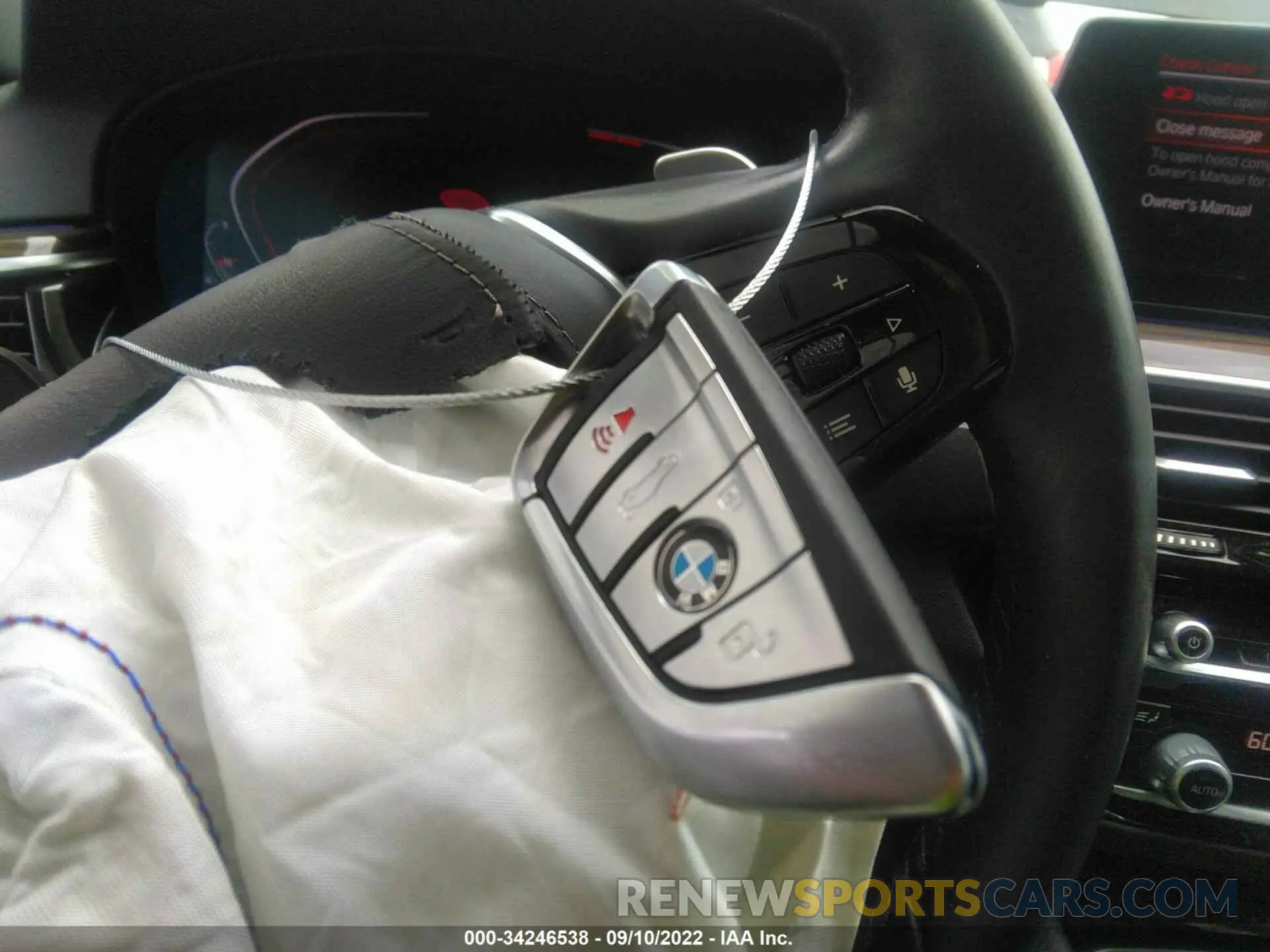 11 fotografías del automóvil dañado WBAJR3C04LCE09189 BMW 5 SERIES 2020