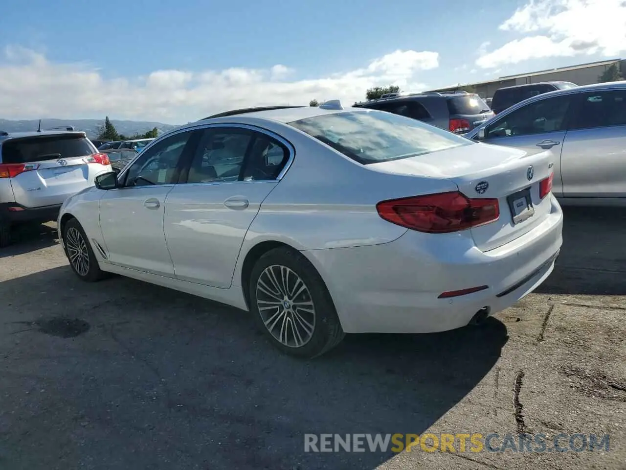 2 fotografías del automóvil dañado WBAJR3C04LWW53713 BMW 5 SERIES 2020