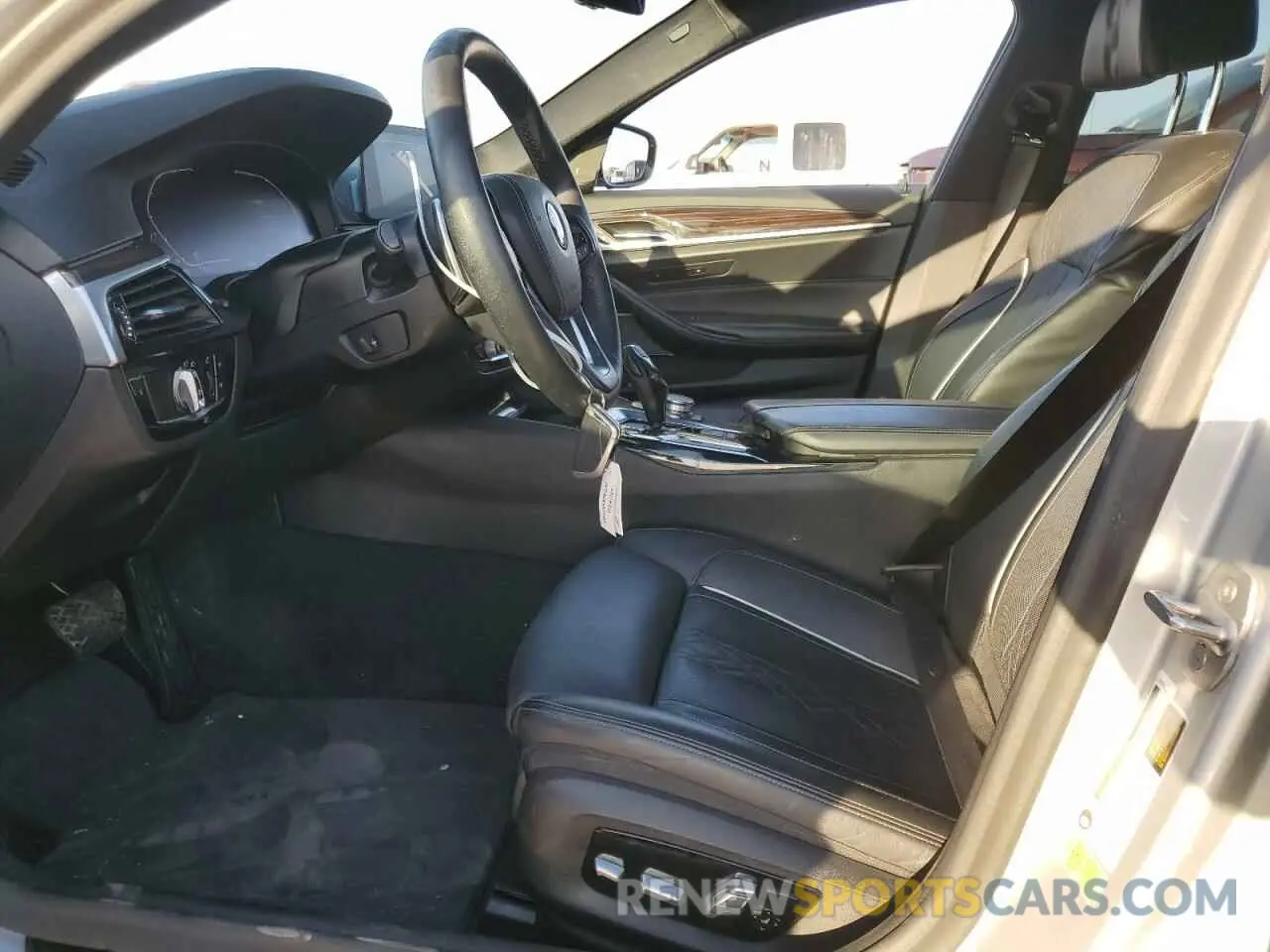 7 fotografías del automóvil dañado WBAJR3C04LWW73928 BMW 5 SERIES 2020