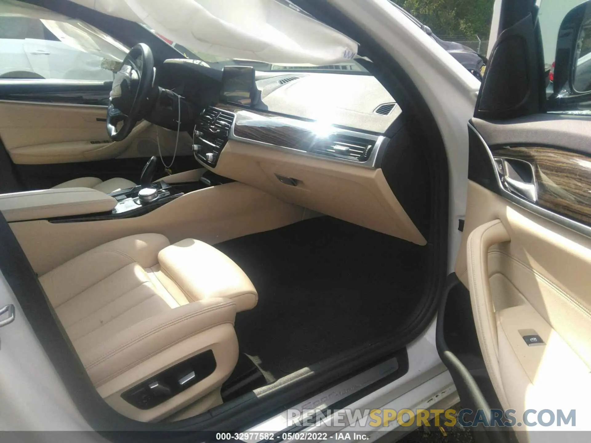 5 fotografías del automóvil dañado WBAJR3C06LWW68388 BMW 5 SERIES 2020