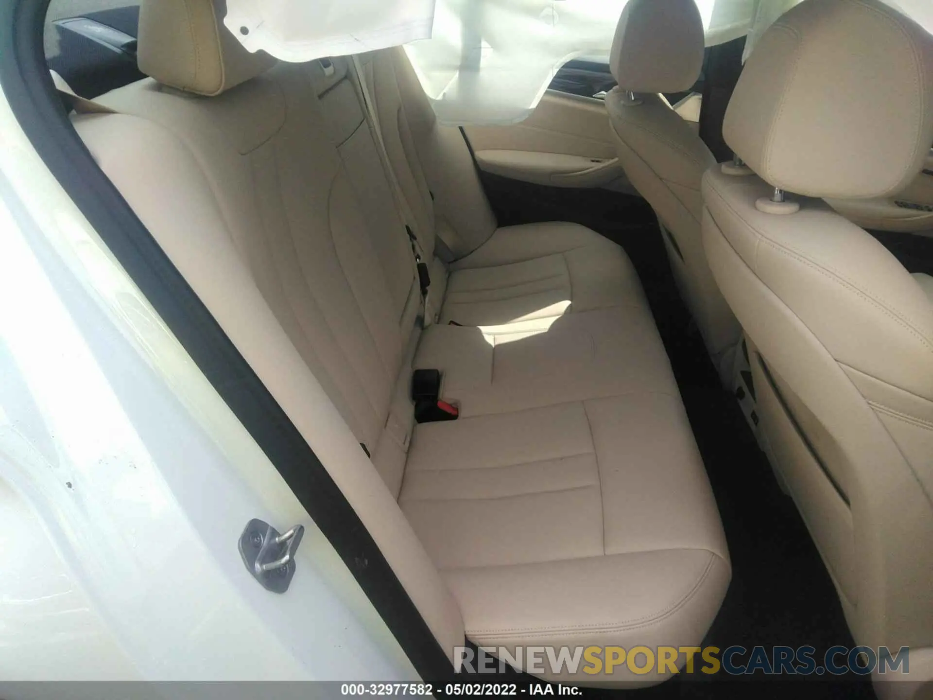 8 fotografías del automóvil dañado WBAJR3C06LWW68388 BMW 5 SERIES 2020