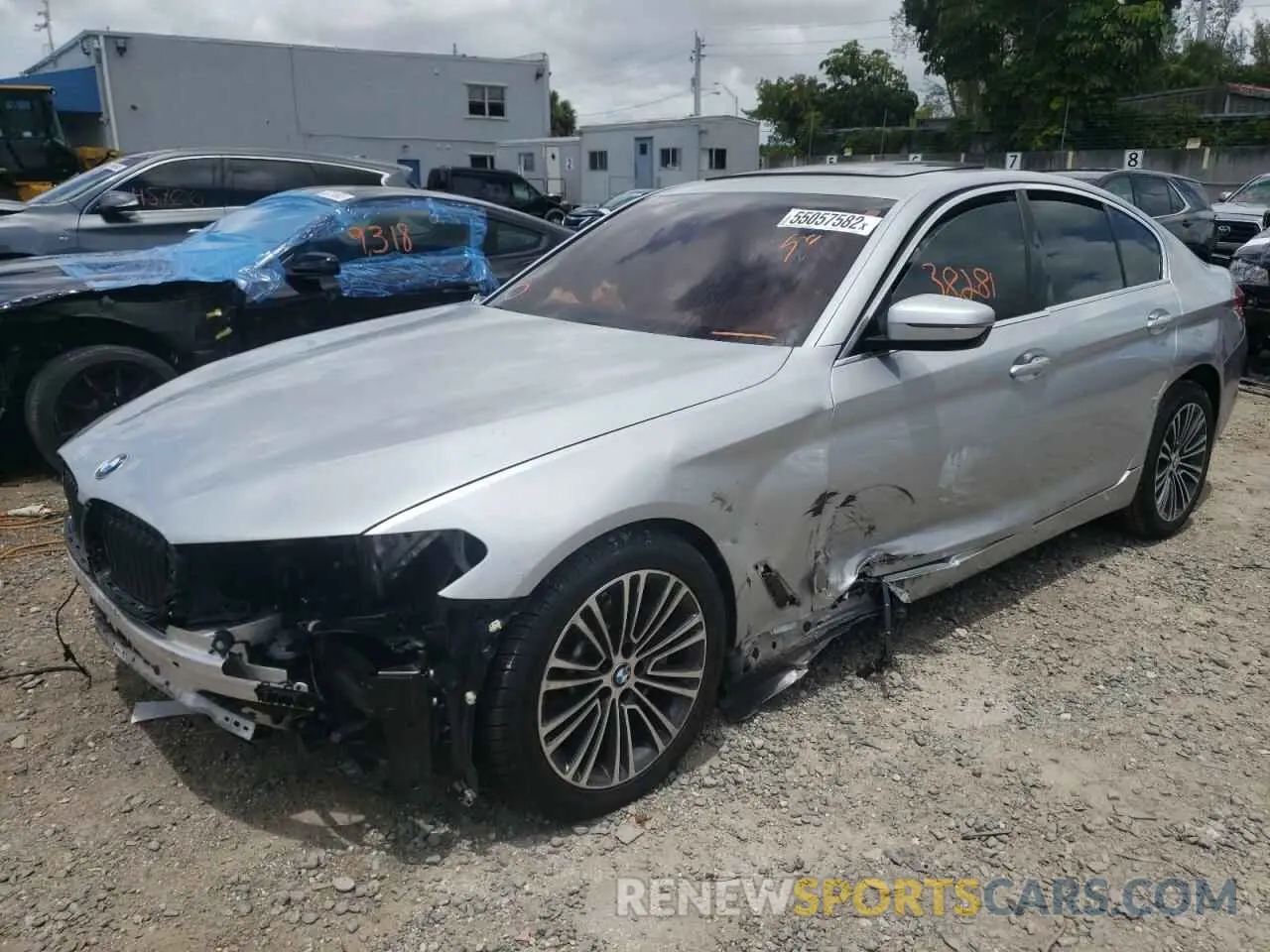 2 fotografías del automóvil dañado WBAJR3C08LCE60131 BMW 5 SERIES 2020