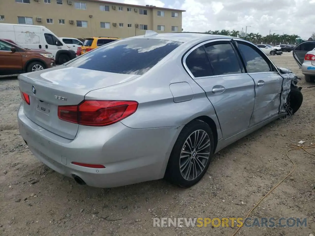 4 fotografías del automóvil dañado WBAJR3C08LCE60131 BMW 5 SERIES 2020