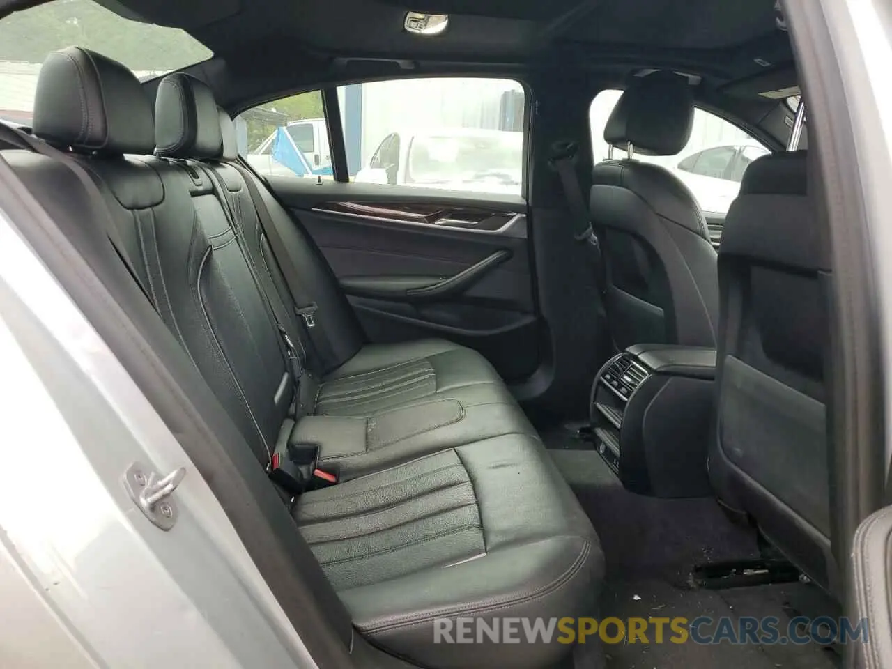 11 fotografías del automóvil dañado WBAJR3C09LWW63704 BMW 5 SERIES 2020