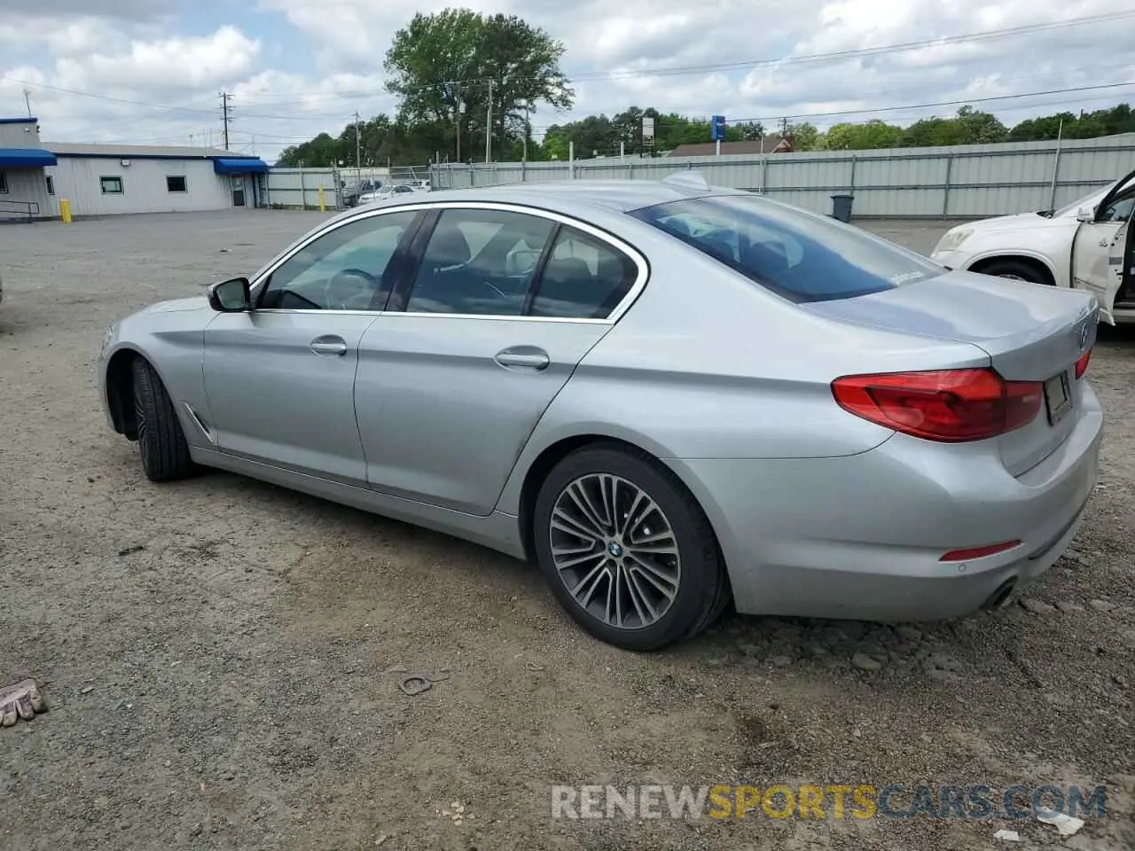 2 fotografías del automóvil dañado WBAJR3C09LWW63704 BMW 5 SERIES 2020