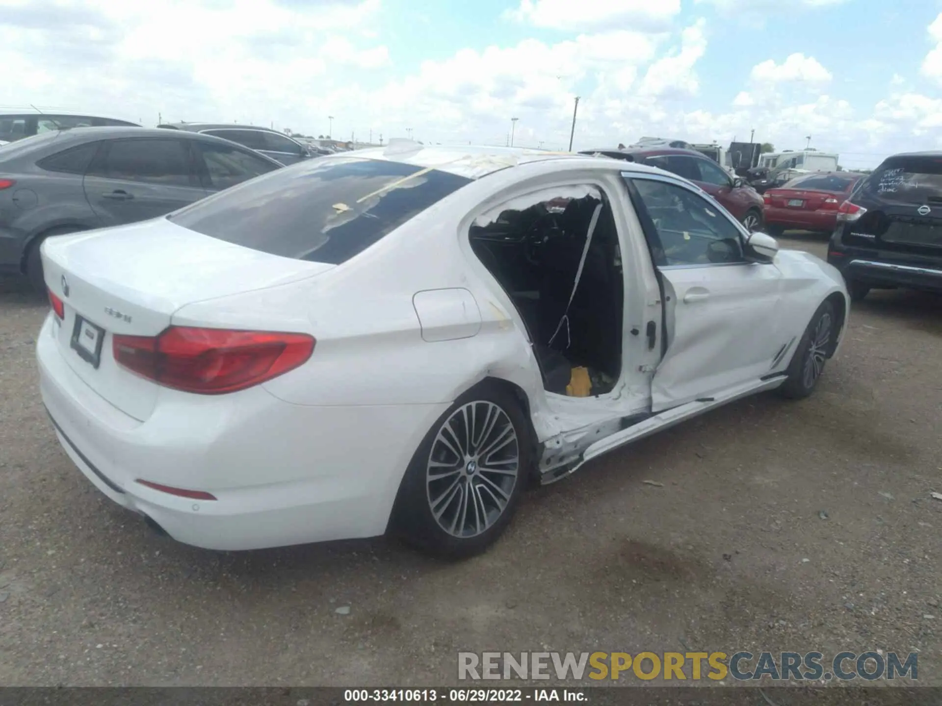 4 fotografías del automóvil dañado WBAJR3C0XLWW59063 BMW 5 SERIES 2020