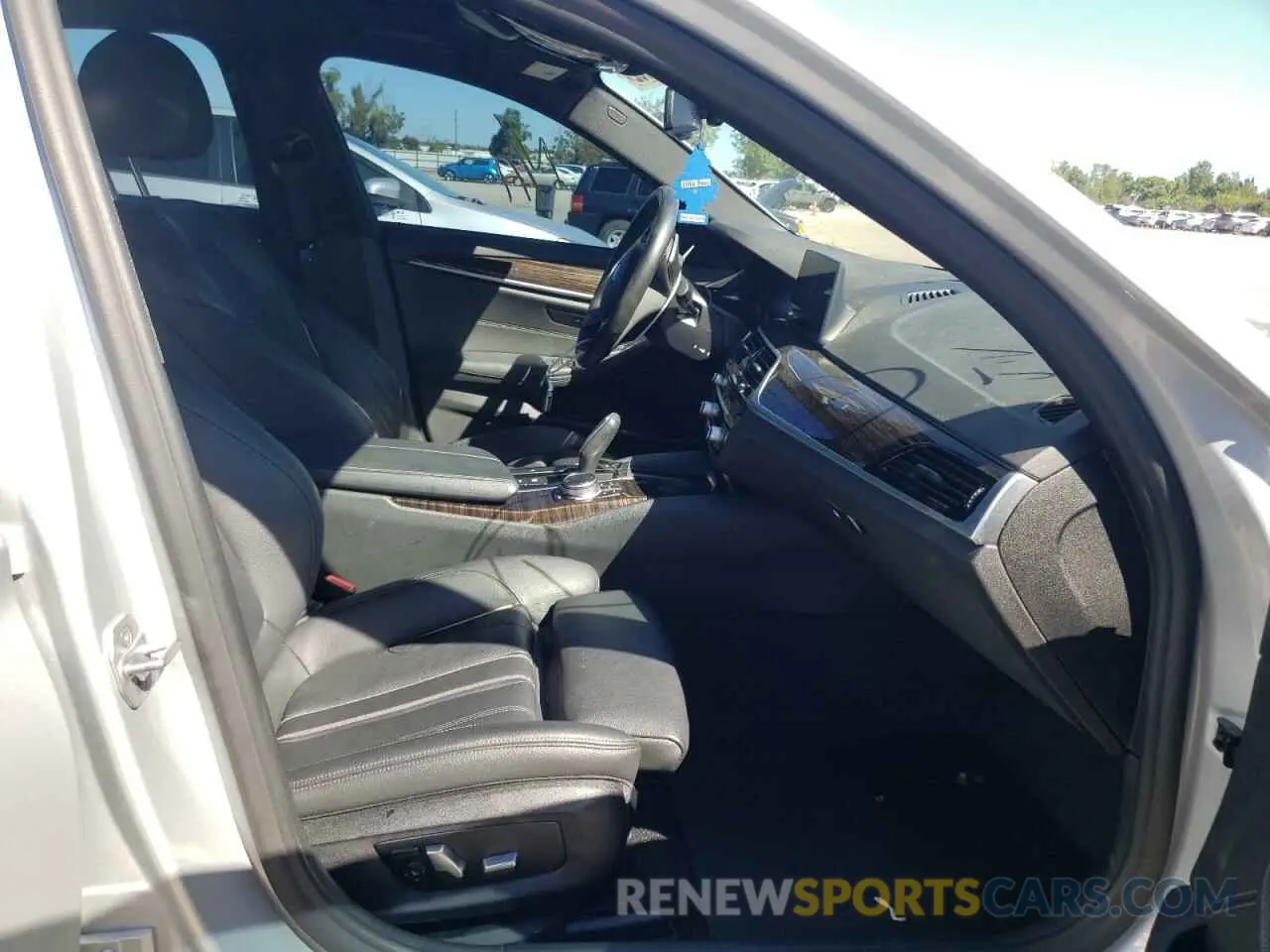 5 fotografías del automóvil dañado WBAJR3C0XLWW64229 BMW 5 SERIES 2020