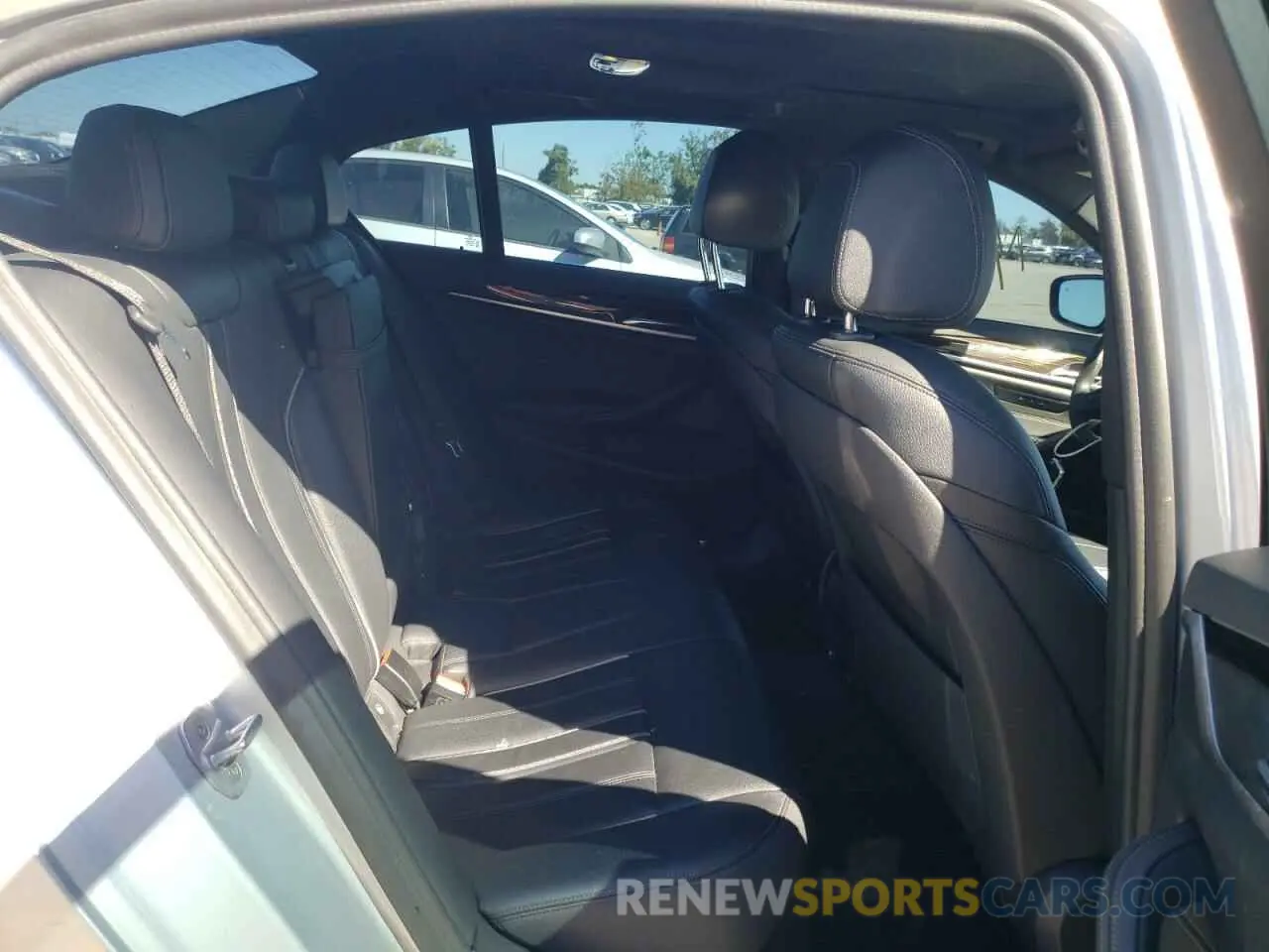6 fotografías del automóvil dañado WBAJR3C0XLWW64229 BMW 5 SERIES 2020
