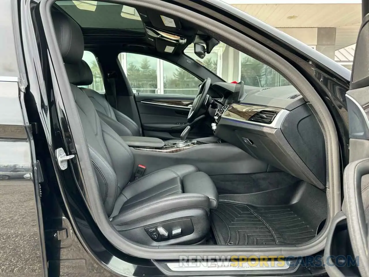 5 fotografías del automóvil dañado WBAJR7C01LWW77717 BMW 5 SERIES 2020