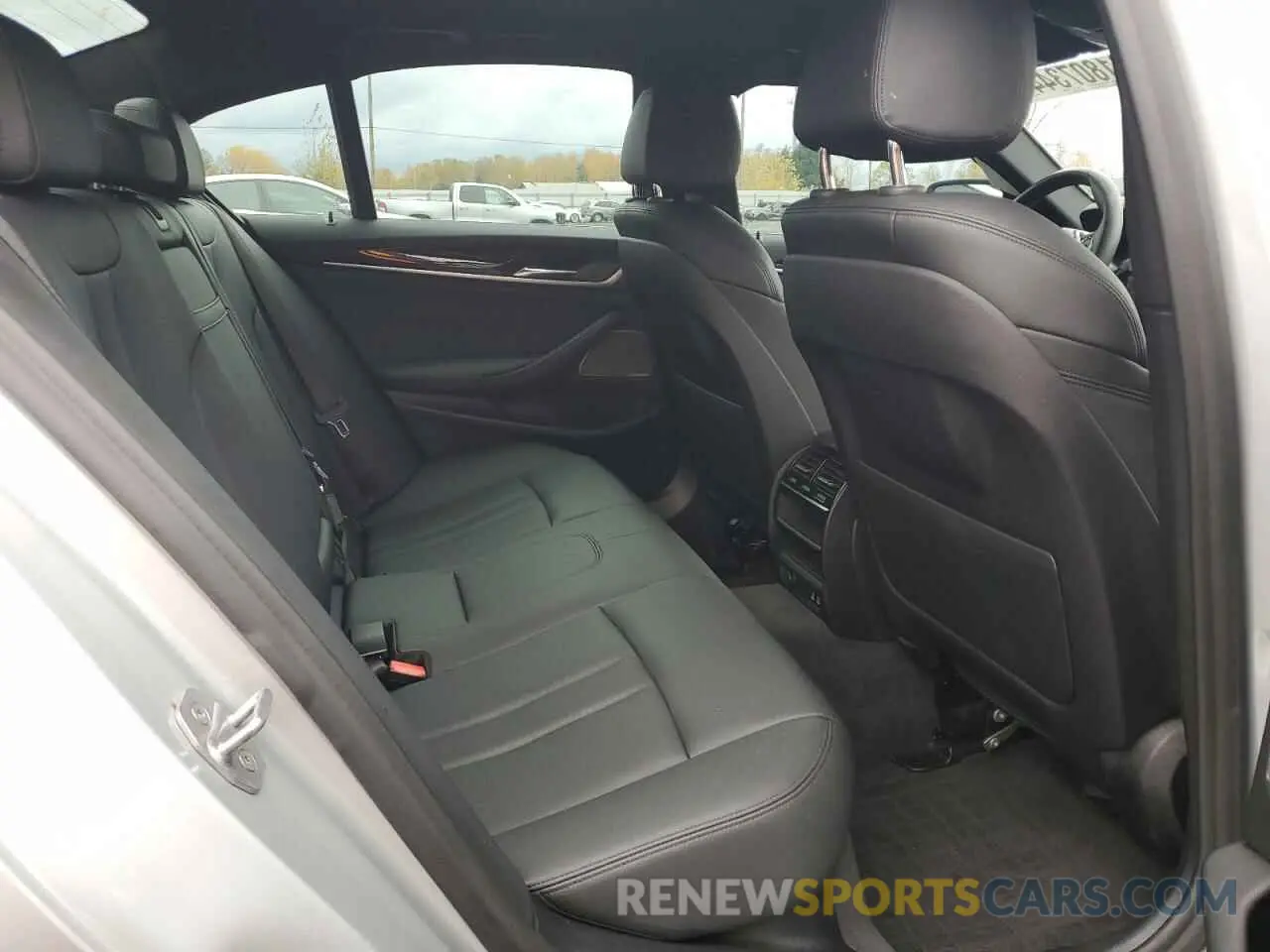10 fotografías del automóvil dañado WBAJR7C03LWW73068 BMW 5 SERIES 2020
