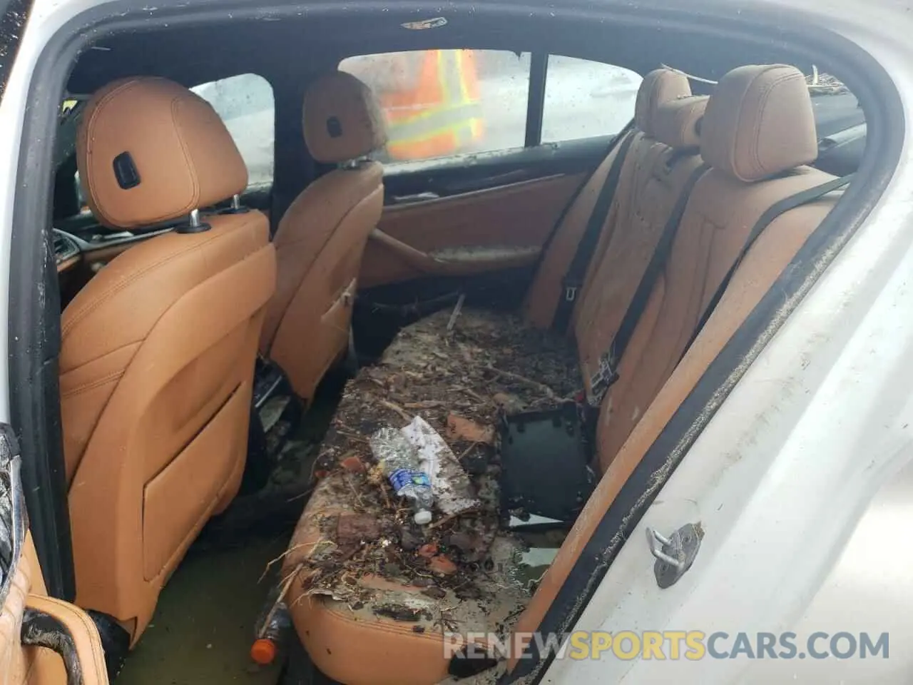 6 fotografías del automóvil dañado WBAJR7C04LCE55015 BMW 5 SERIES 2020