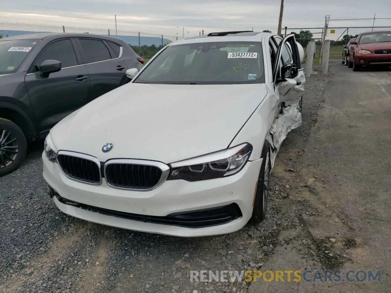 2 fotografías del automóvil dañado WBAJR7C05LWW79521 BMW 5 SERIES 2020