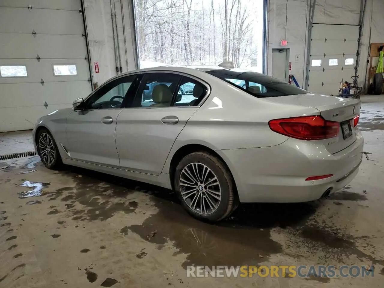 2 fotografías del automóvil dañado WBAJR7C09LCE58704 BMW 5 SERIES 2020