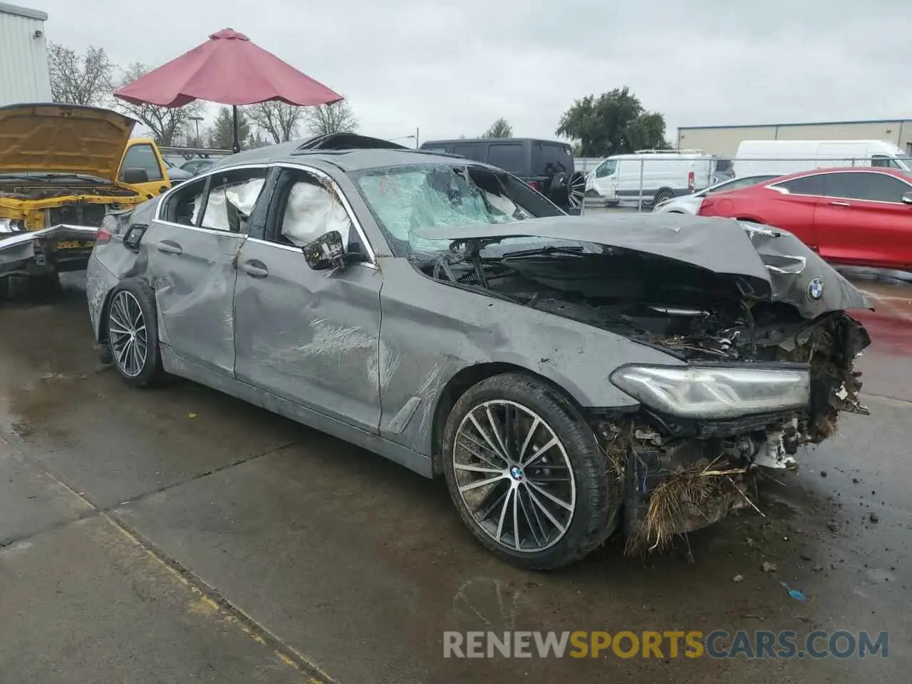 4 fotografías del automóvil dañado WBA13AG01MCF99695 BMW 5 SERIES 2021