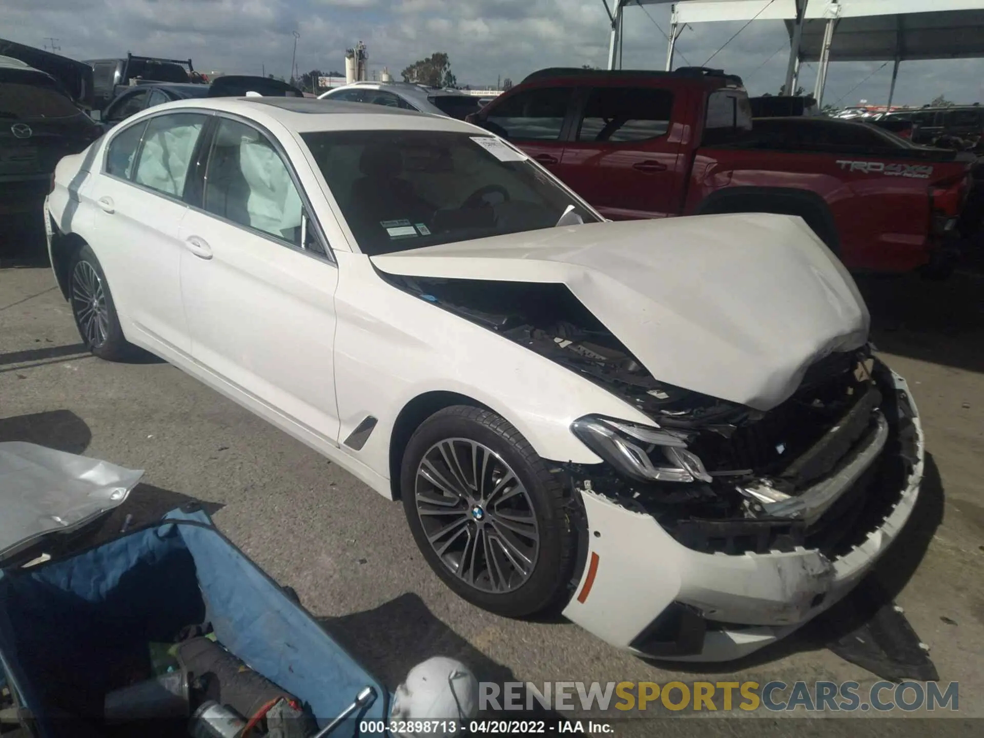 1 fotografías del automóvil dañado WBA13AG03MCF97317 BMW 5 SERIES 2021