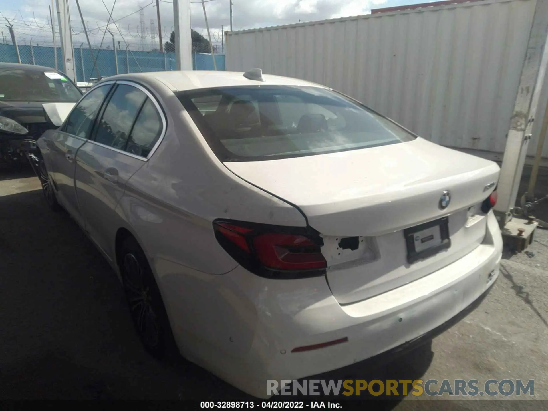 3 fotografías del automóvil dañado WBA13AG03MCF97317 BMW 5 SERIES 2021