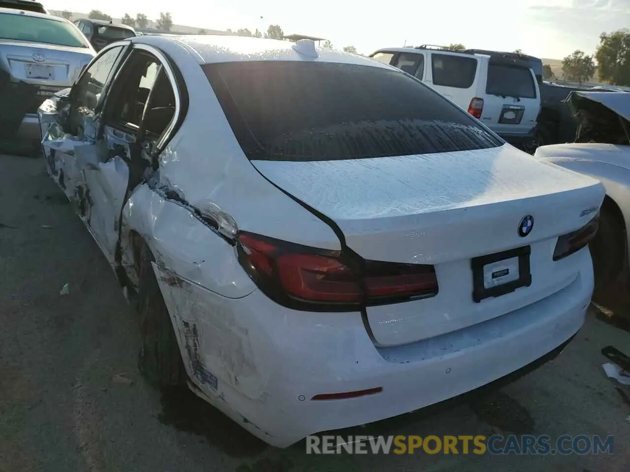 3 fotografías del automóvil dañado WBA13AG06MCF73903 BMW 5 SERIES 2021