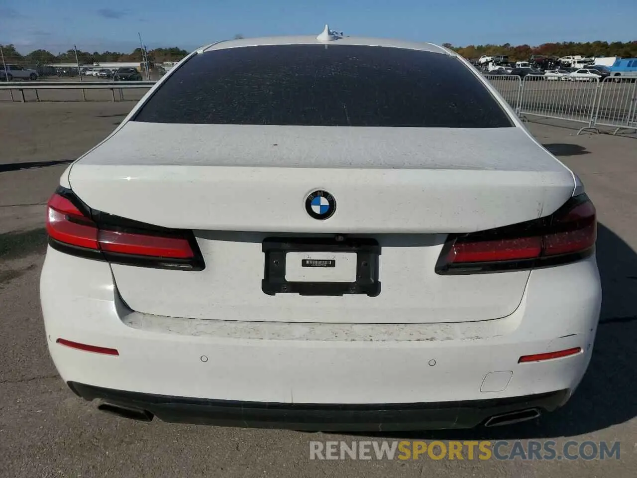 6 fotografías del automóvil dañado WBA13BJ00MCF10844 BMW 5 SERIES 2021
