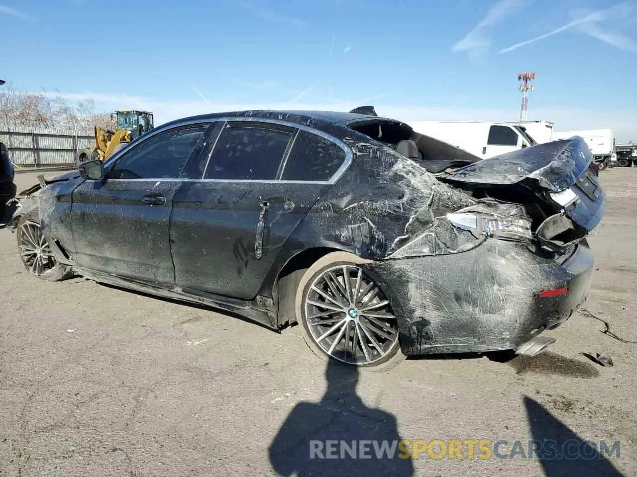 2 fotografías del automóvil dañado WBA13BJ00MWX11428 BMW 5 SERIES 2021