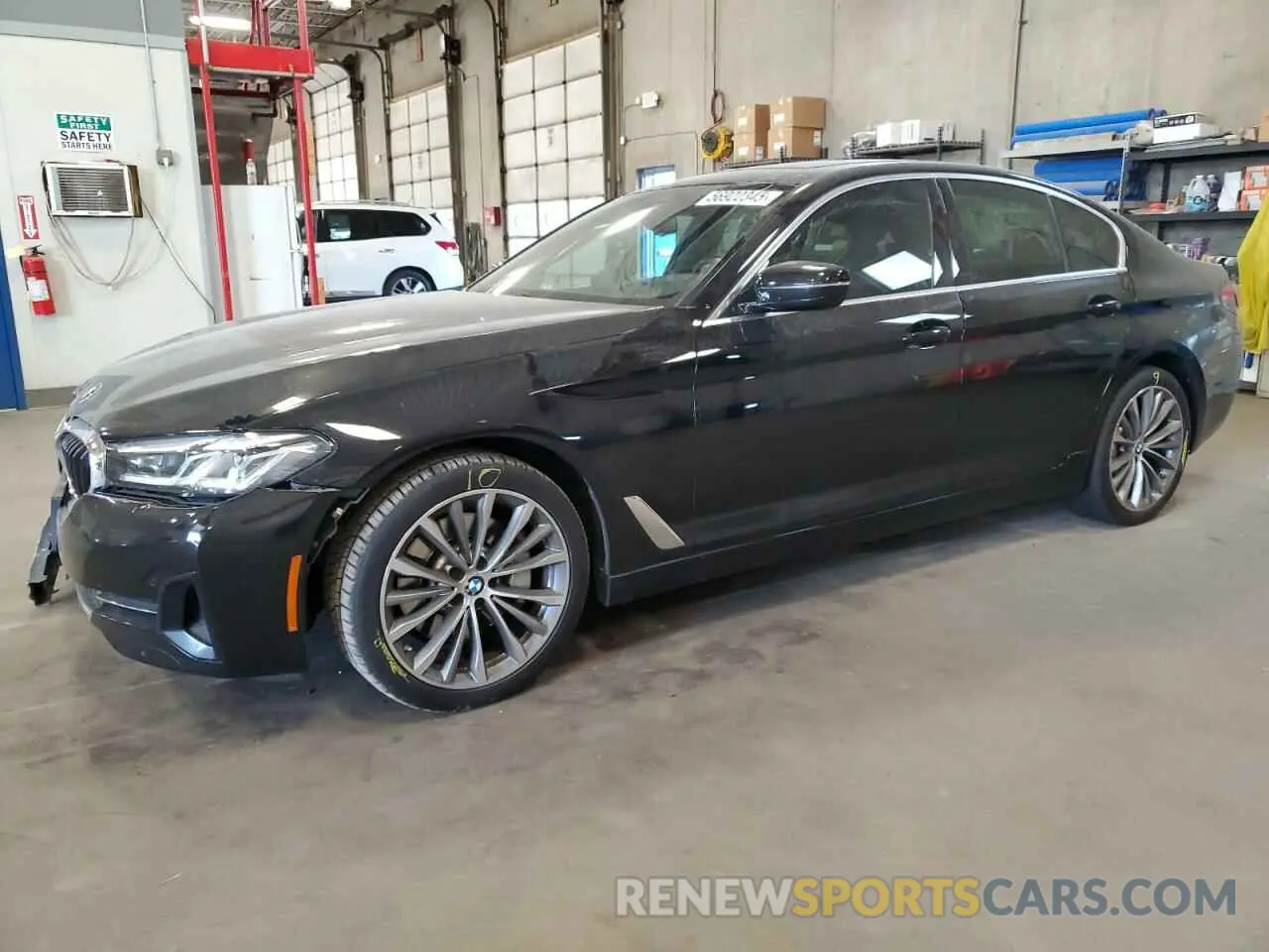 1 fotografías del automóvil dañado WBA13BJ01MCF15454 BMW 5 SERIES 2021