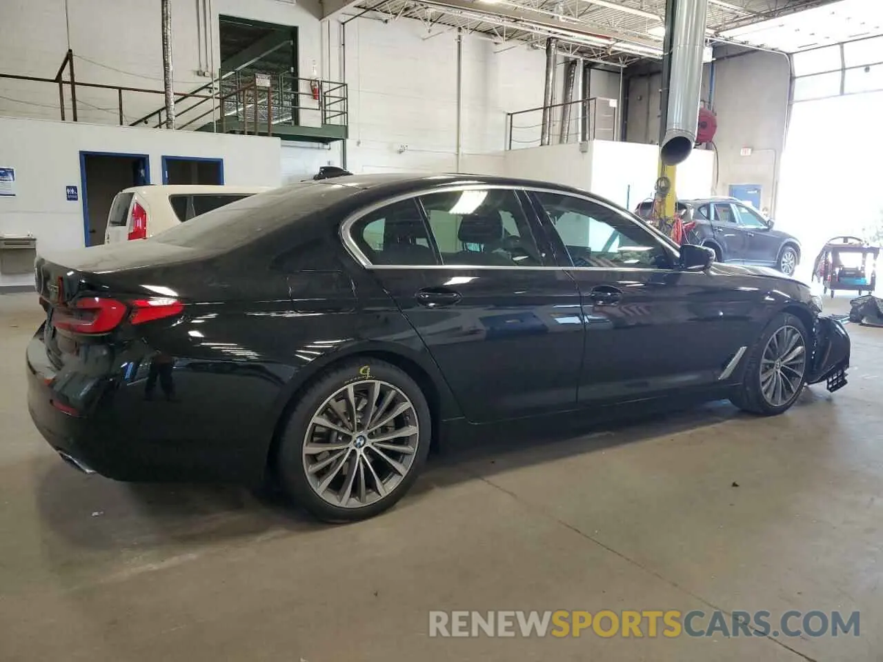 3 fotografías del automóvil dañado WBA13BJ01MCF15454 BMW 5 SERIES 2021