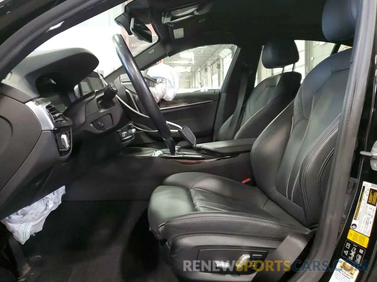 7 fotografías del automóvil dañado WBA13BJ01MCF15454 BMW 5 SERIES 2021