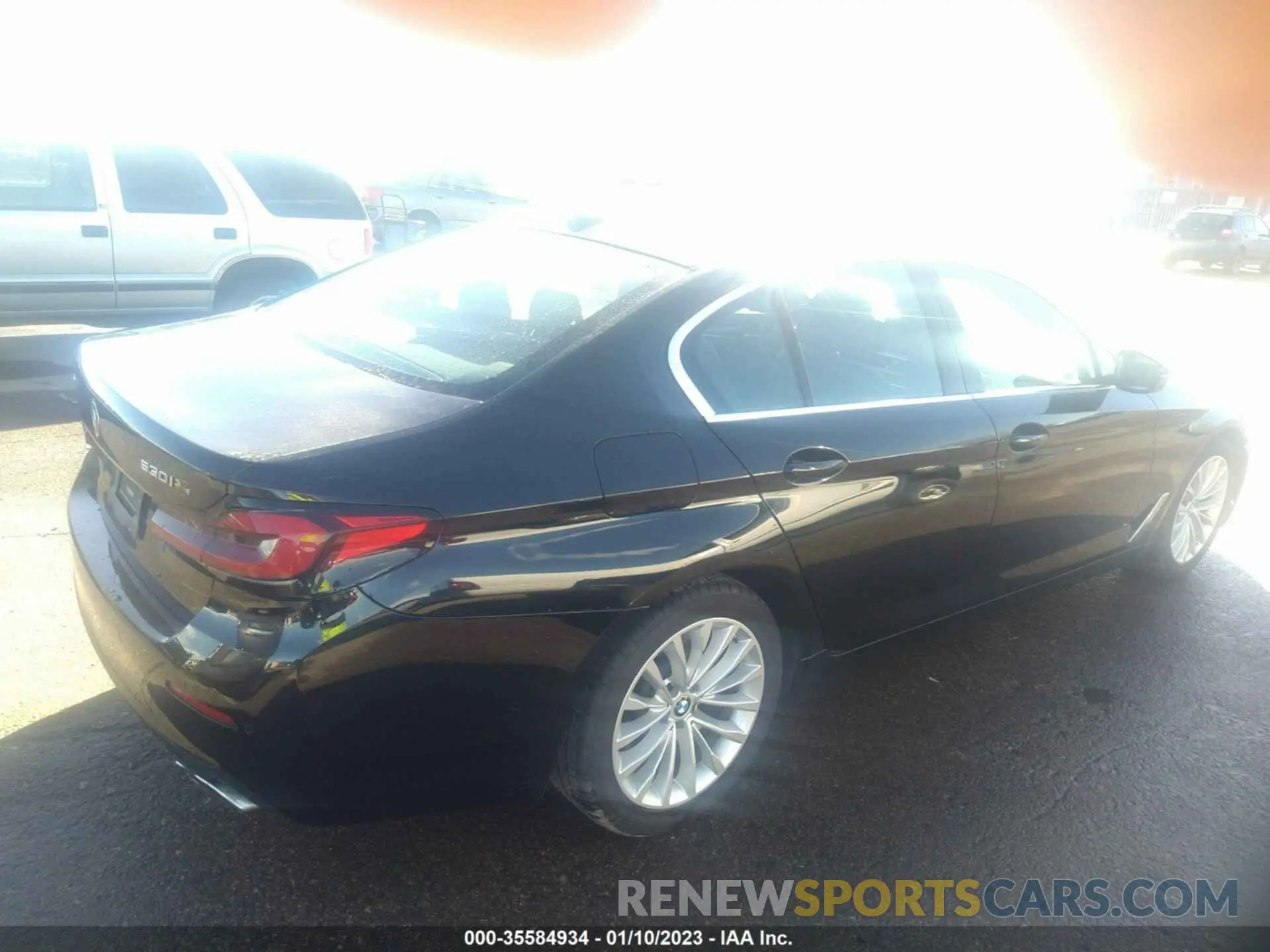 4 fotografías del automóvil dañado WBA13BJ01MCF67845 BMW 5 SERIES 2021
