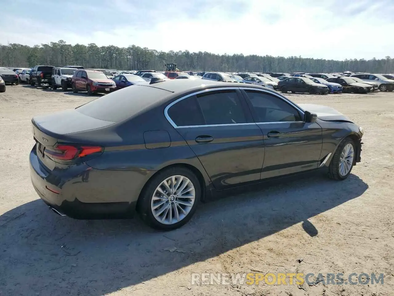 3 fotografías del automóvil dañado WBA13BJ02MCF10036 BMW 5 SERIES 2021