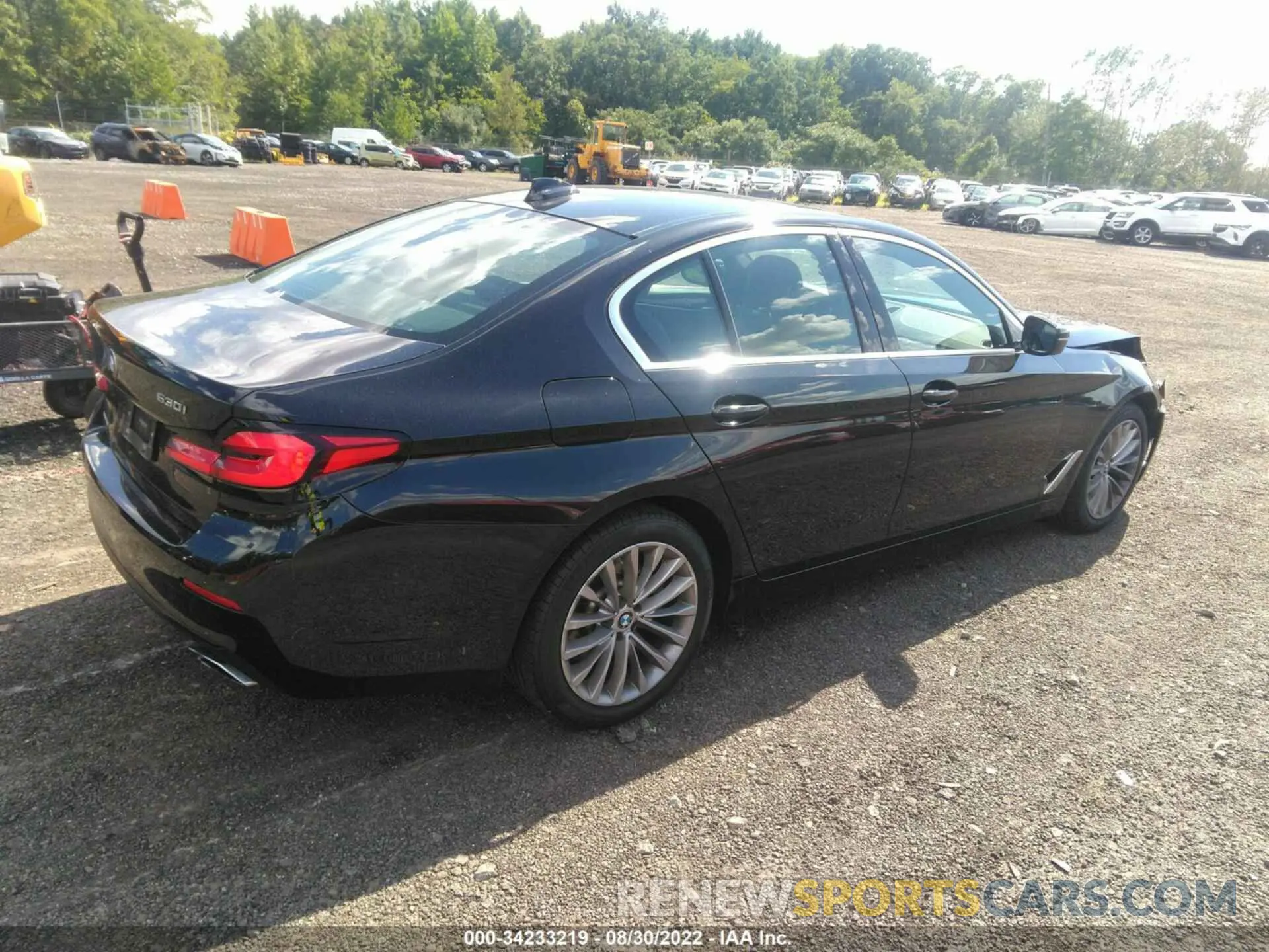 4 fotografías del automóvil dañado WBA13BJ03MWW91031 BMW 5 SERIES 2021