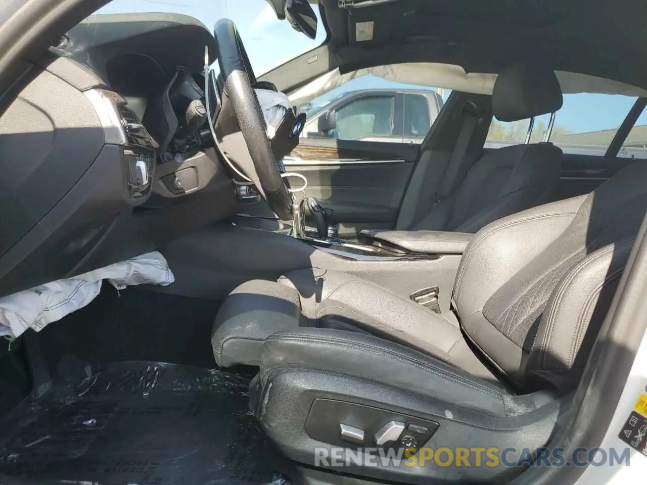 7 fotografías del automóvil dañado WBA13BJ04MWX11514 BMW 5 SERIES 2021