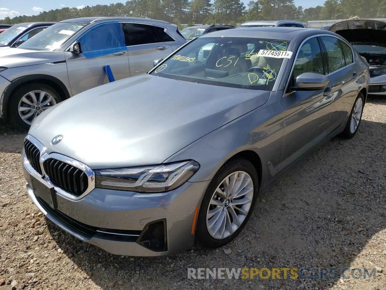 2 fotografías del automóvil dañado WBA13BJ05MCF17109 BMW 5 SERIES 2021
