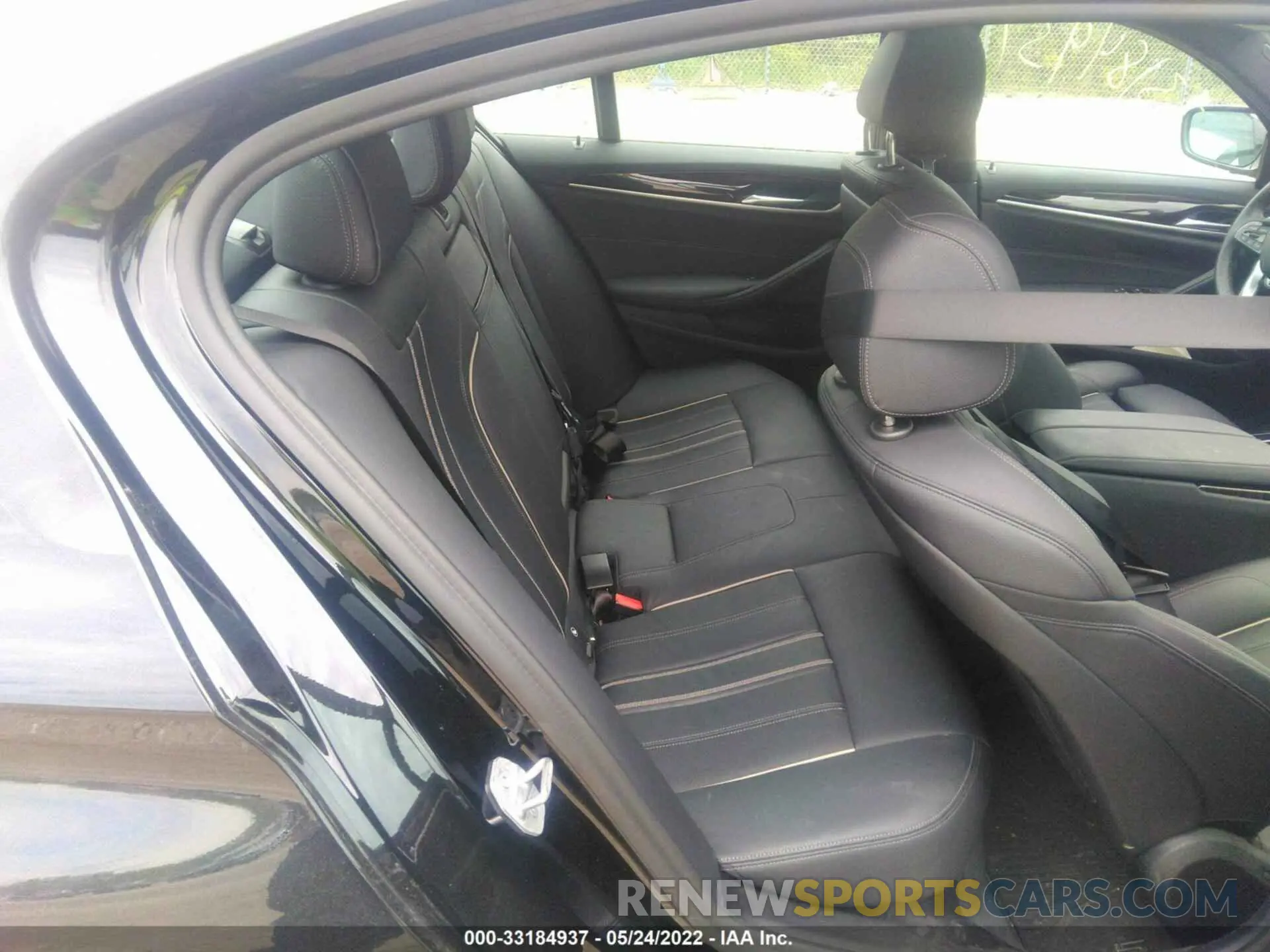8 fotografías del automóvil dañado WBA13BJ05MCF35982 BMW 5 SERIES 2021
