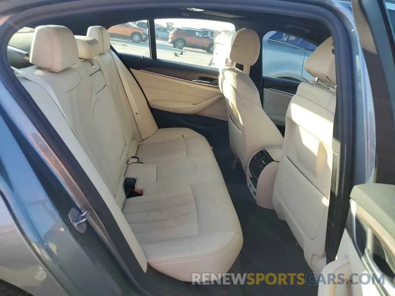 10 fotografías del automóvil dañado WBA13BJ05MCG04556 BMW 5 SERIES 2021